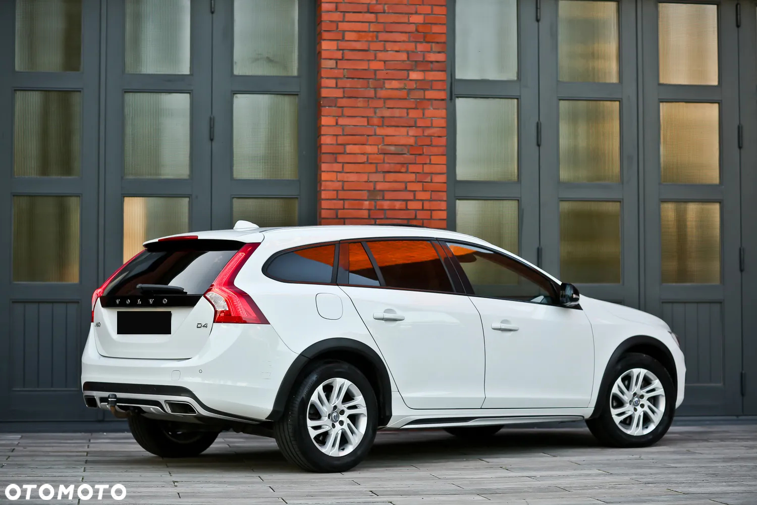Volvo V60 Cross Country D4 Summum - 16