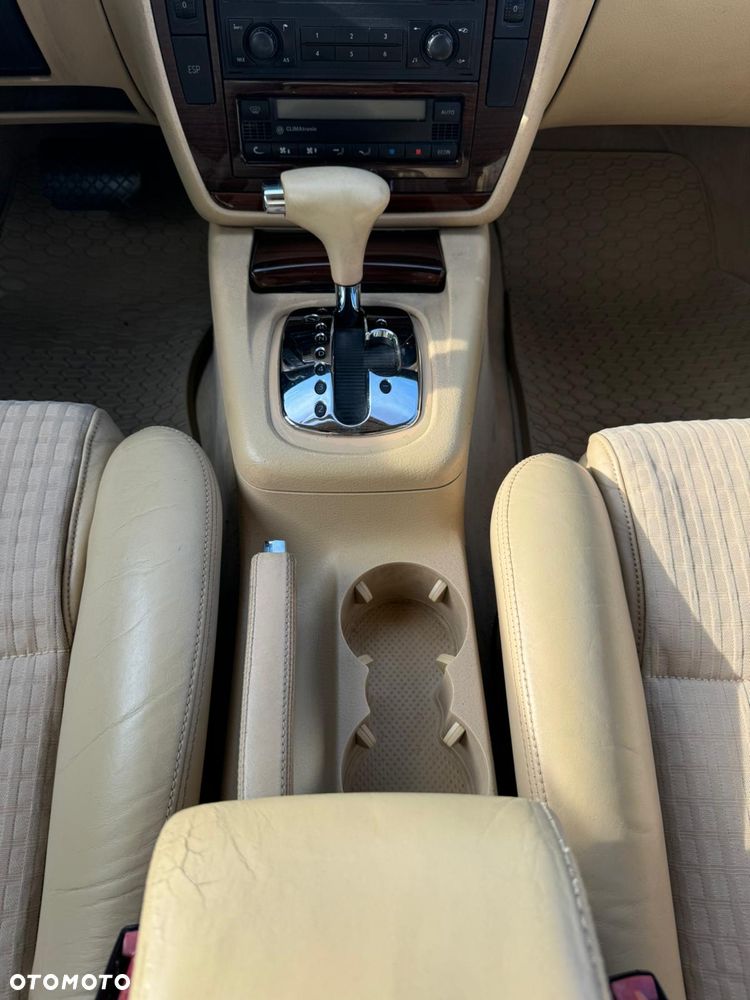 Volkswagen Passat 1.9 TDI Comfortline Tiptr - 24