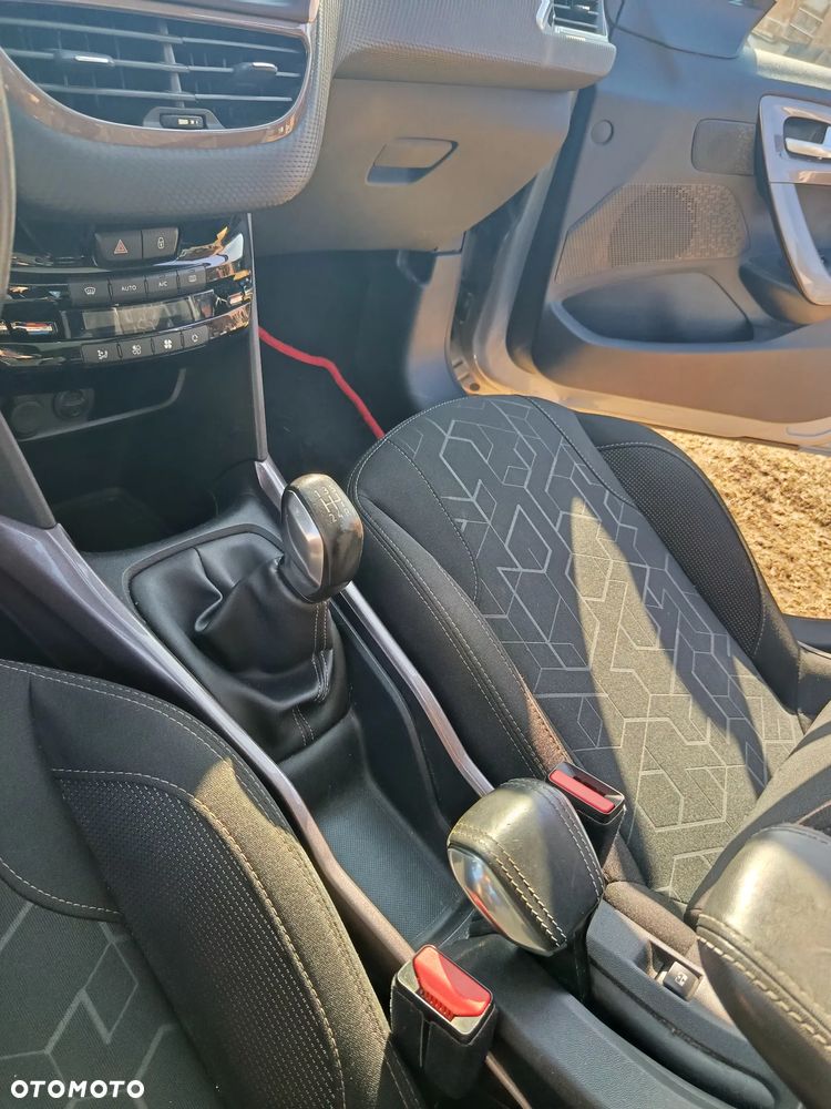 Peugeot 2008 1.2 Pure Tech Style S&S - 8