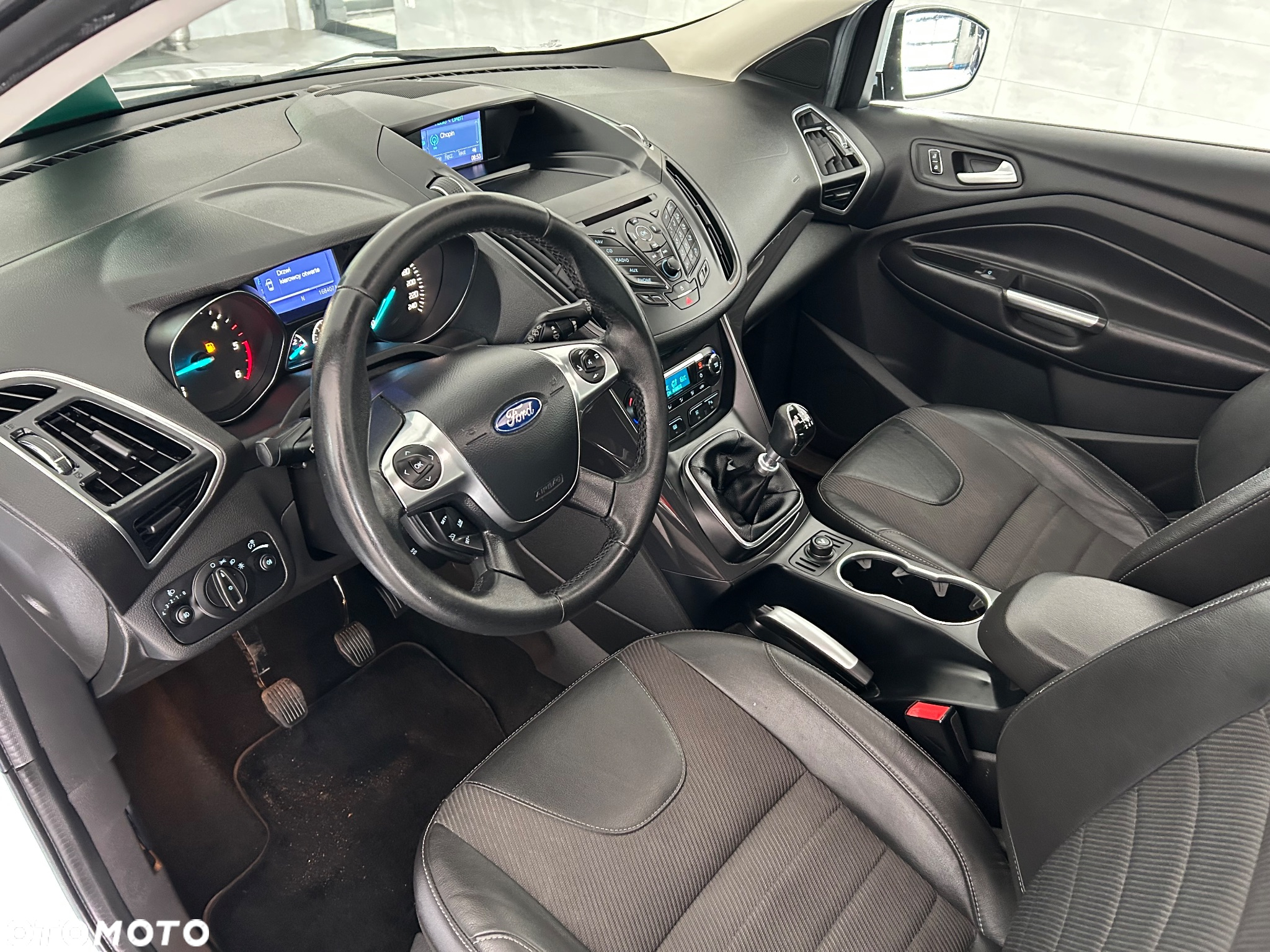 Ford Kuga 2.0 TDCi 2x4 Titanium - 16