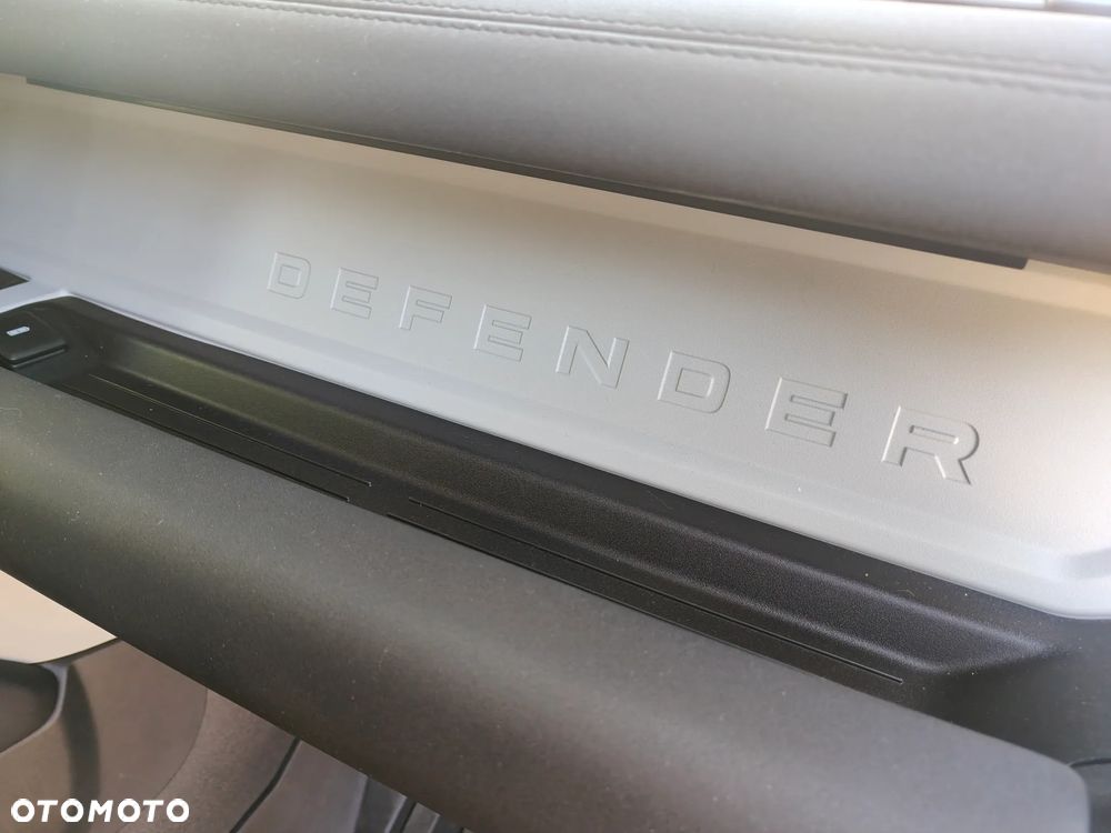 Land Rover Defender 110 P400 SE - 24