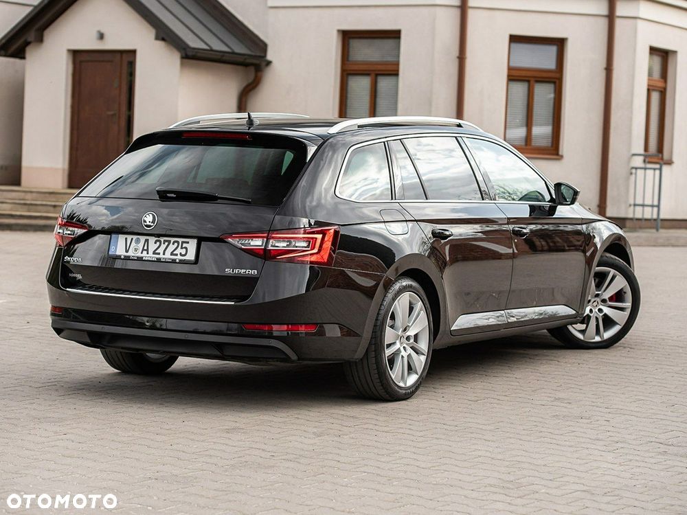 Skoda Superb 2.0 TDI DSG Premium Edition - 16