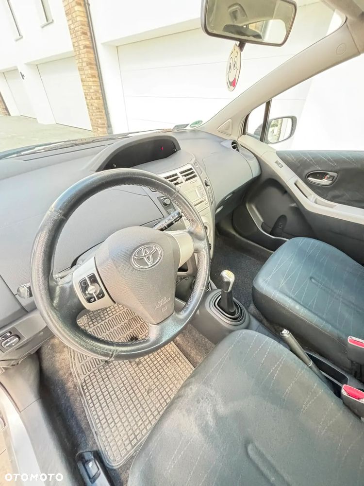 Toyota Yaris 1.3 Luna - 7