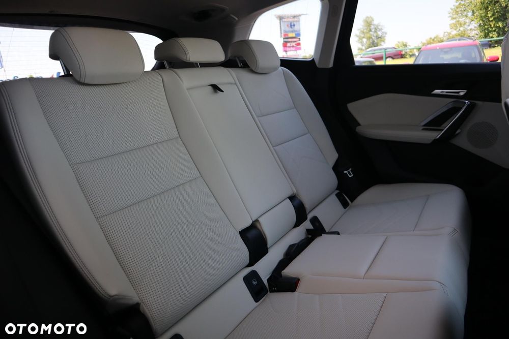 BMW iX1 eDrive20 66.5kWh xLine - 12