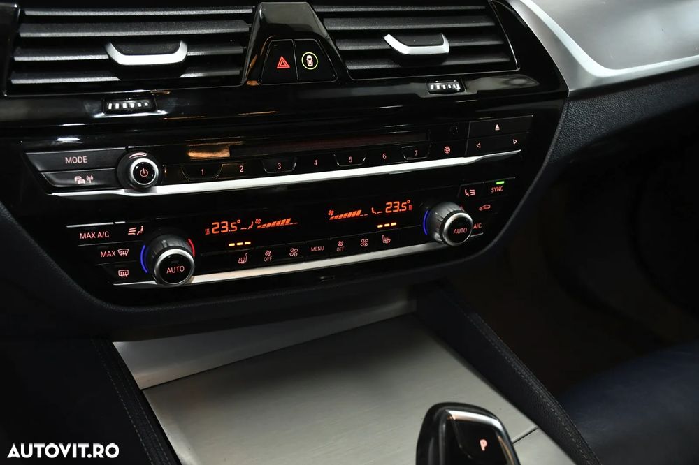 BMW Seria 5 520d Aut. Luxury Line - 16