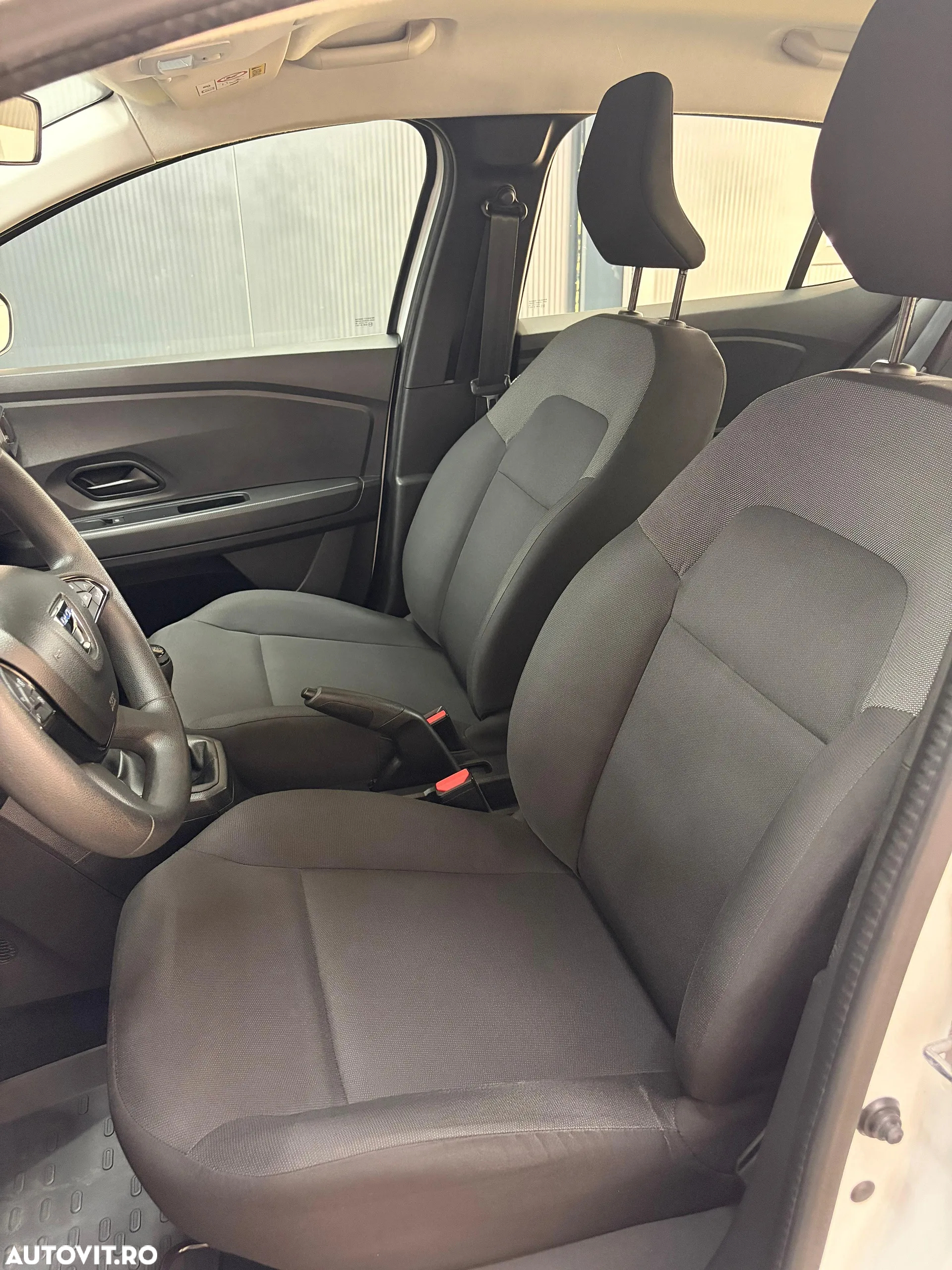 Dacia Logan TCe 90 Essential - 10