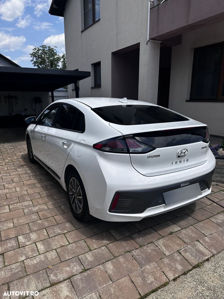 Hyundai IONIQ - 11