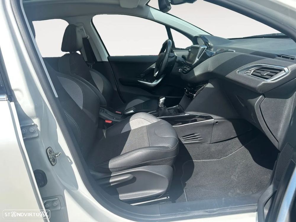 Peugeot 2008 1.2 PureTech Allure - 14