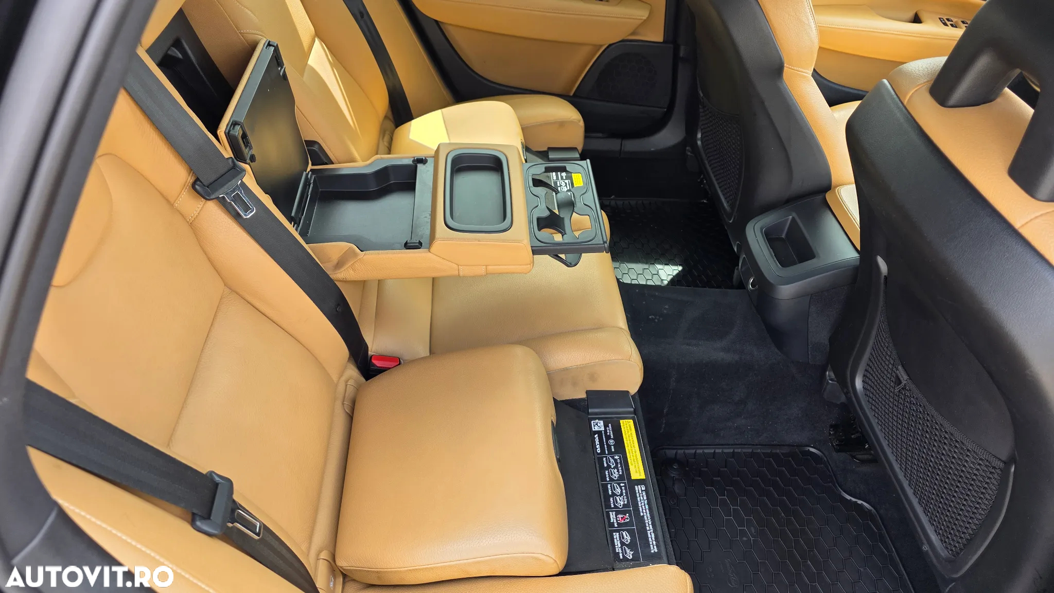Volvo V90 D4 Geartronic Momentum Pro - 21