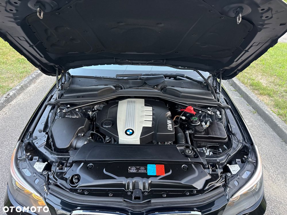 BMW Seria 5 520d - 32