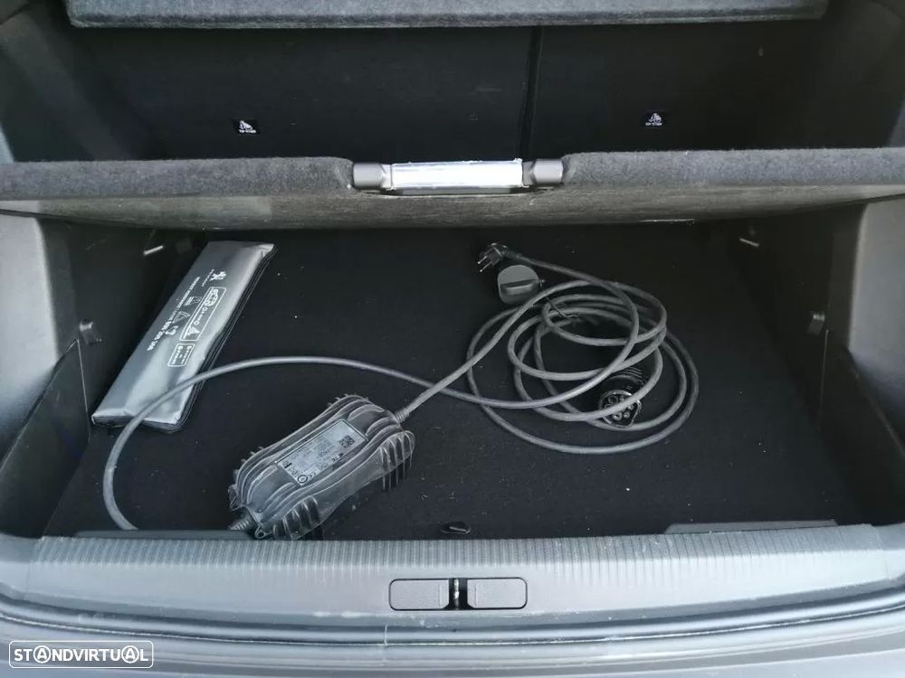 Peugeot e-2008 50 kWh Active Pack - 16