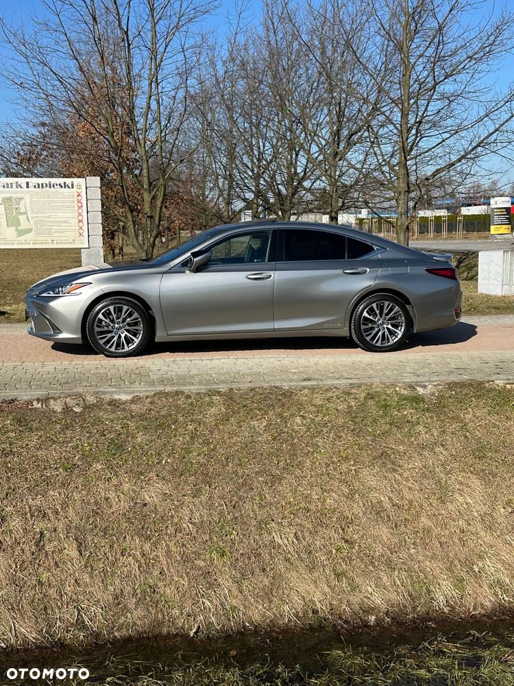 Lexus ES 300h Business Edition + - 1