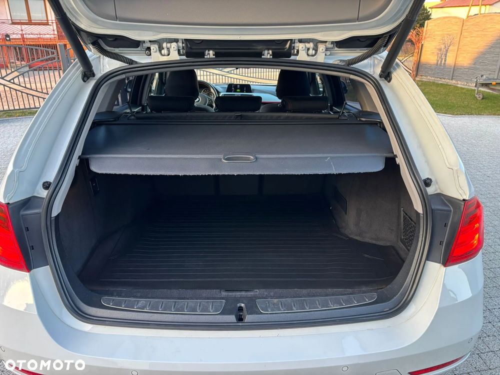 BMW Seria 3 318d DPF Edition Sport - 18