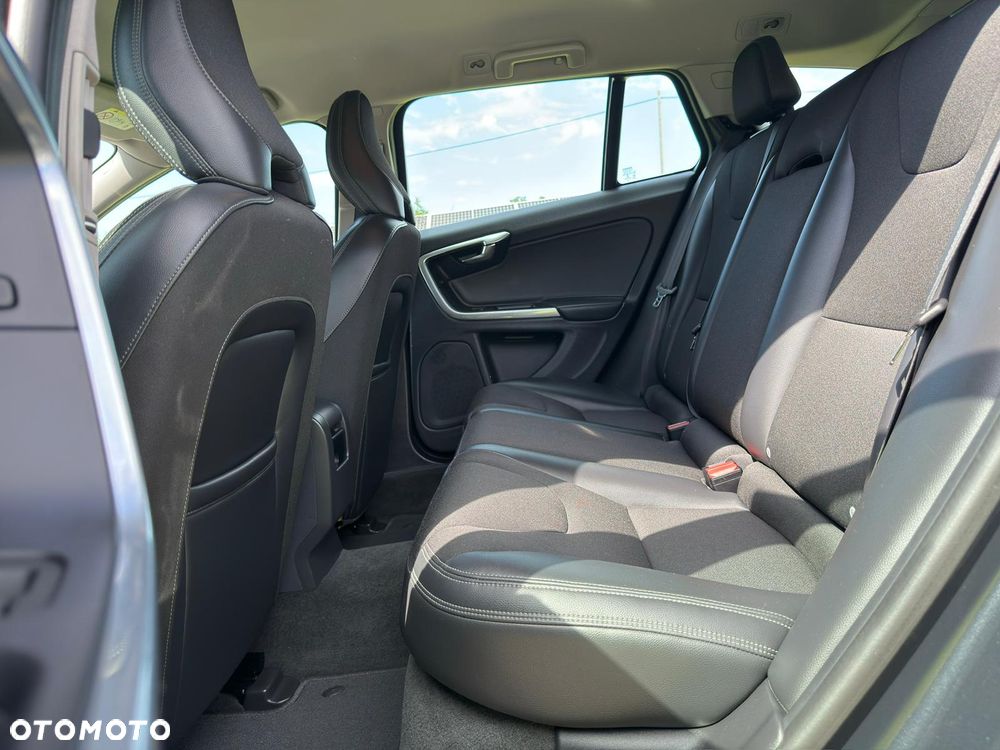 Volvo V60 D2 Momentum - 8