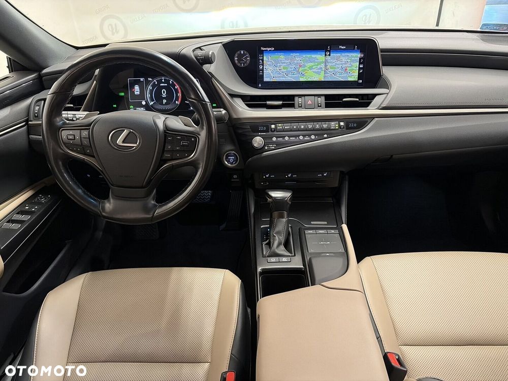 Lexus ES - 4