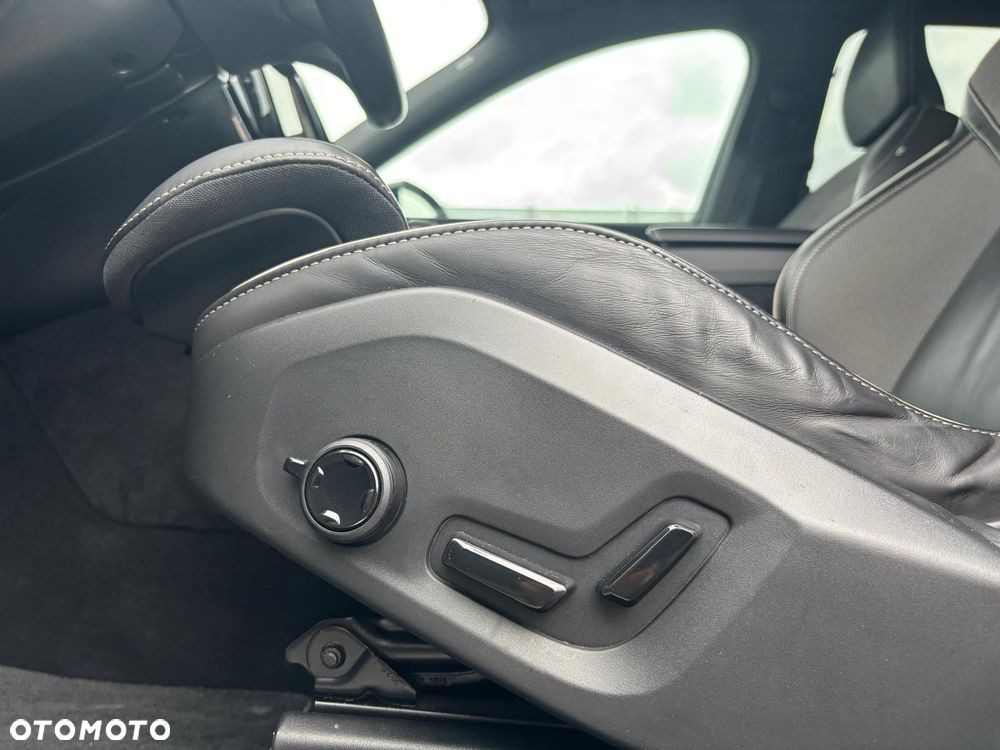 Volvo XC 60 B4 D AWD R-Design - 21