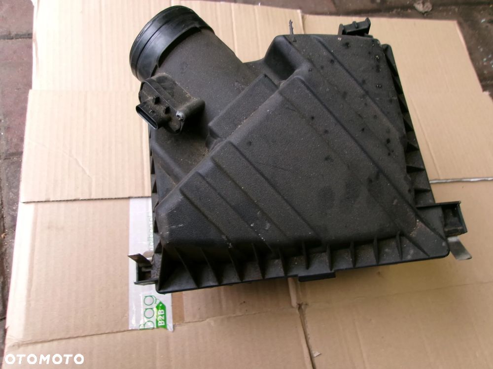 FILTR POWIETRZA OBUDOWA TOYOTA AVENSIS T27  14-18  D4D - 1