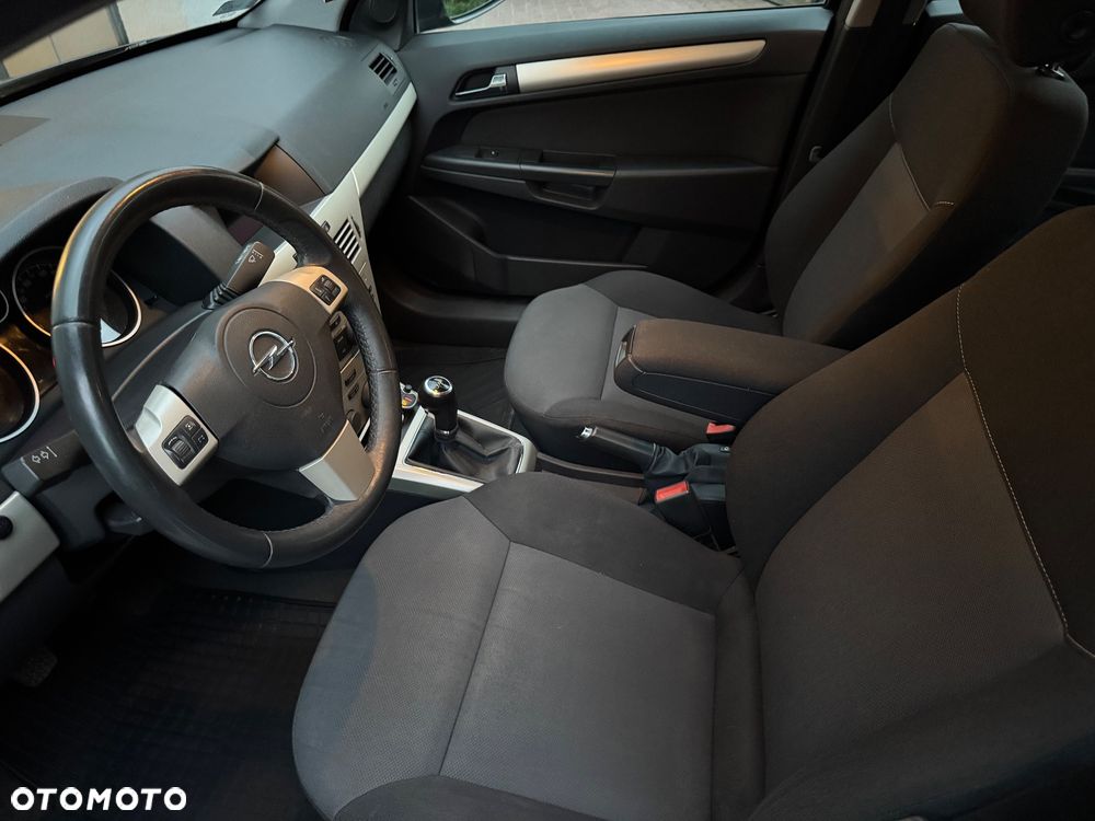 Opel Astra 1.6 Sport - 22