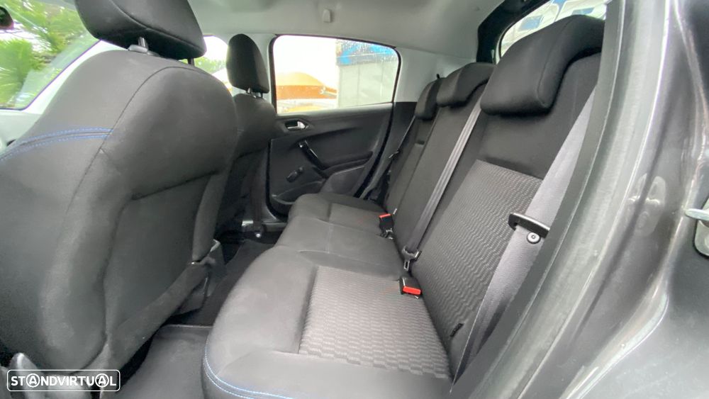 Peugeot 208 1.2 PureTech Signature - 24