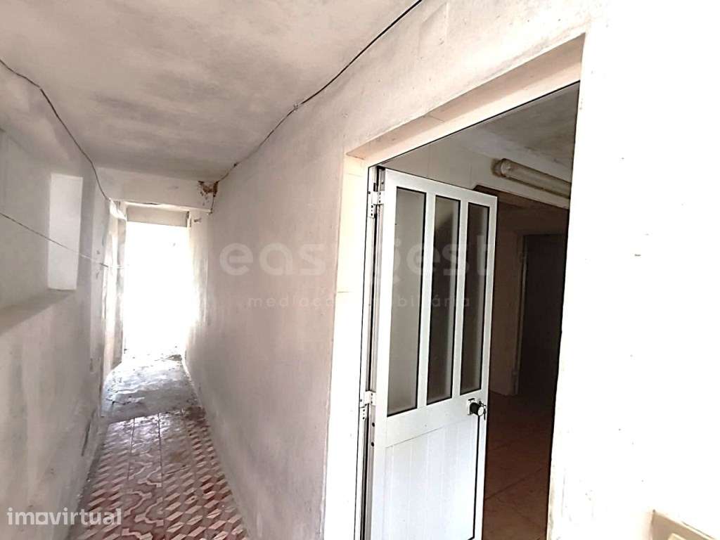 Fantástica Moradia com 2 pisos, comercio e anexos e 8520m2 de terreno - Grande imagem: 5/28
