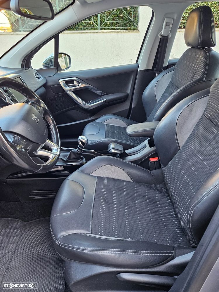 Peugeot 2008 1.2 PureTech Allure - 10