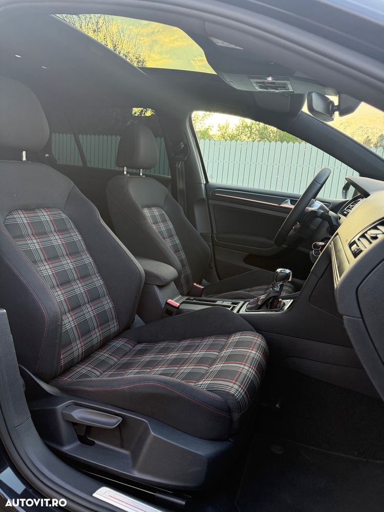 Volkswagen Golf - 14