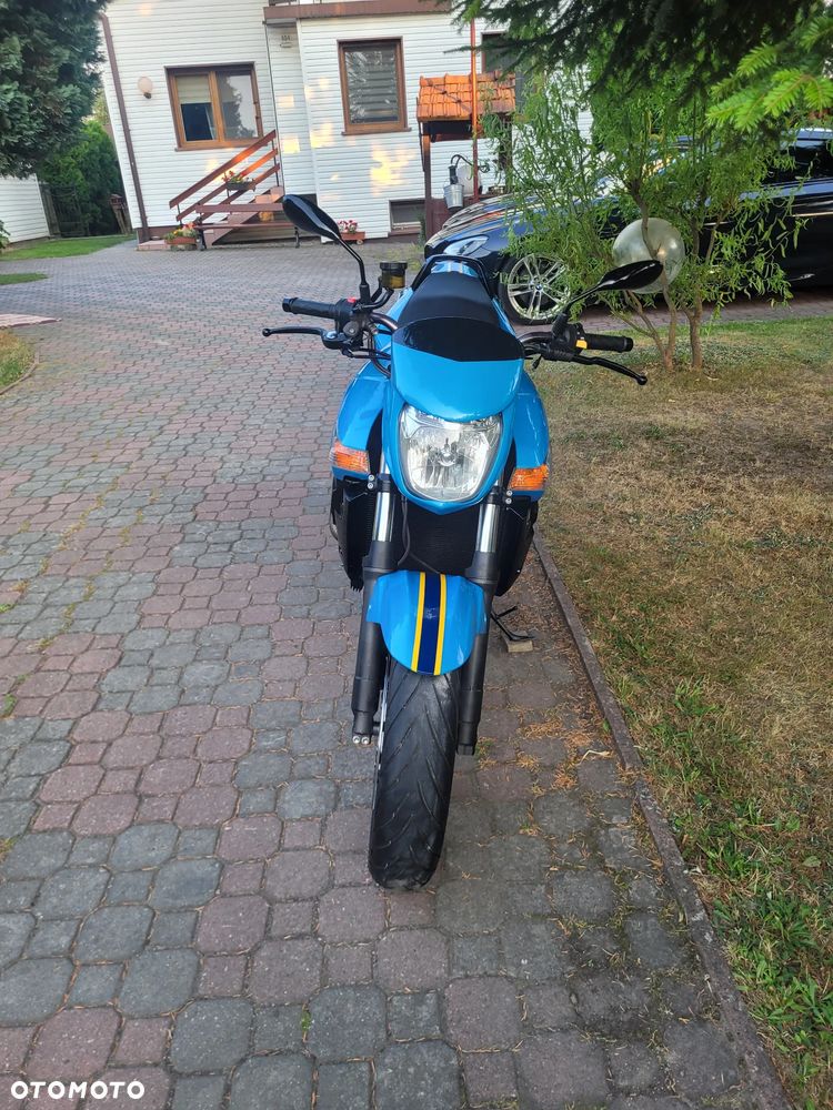 Suzuki GSR - 14