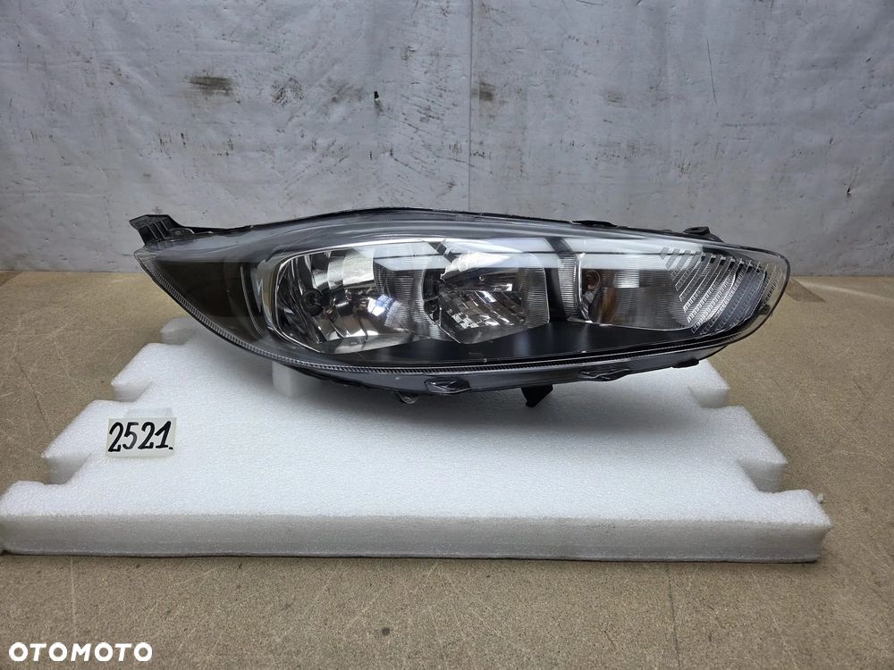 Ford Fiesta mk7 lift 12-17r C1BB13W029AG lampa prawy prawa przód przednia - 1