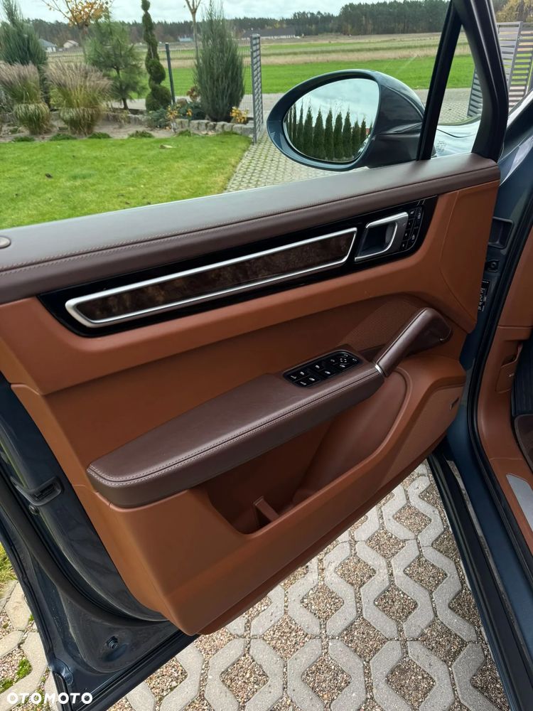 Porsche Cayenne Standard - 17