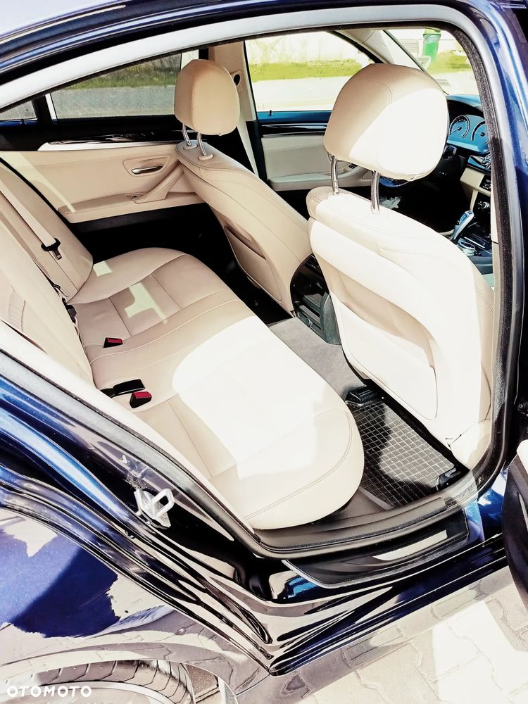 BMW Seria 5 520d xDrive - 13