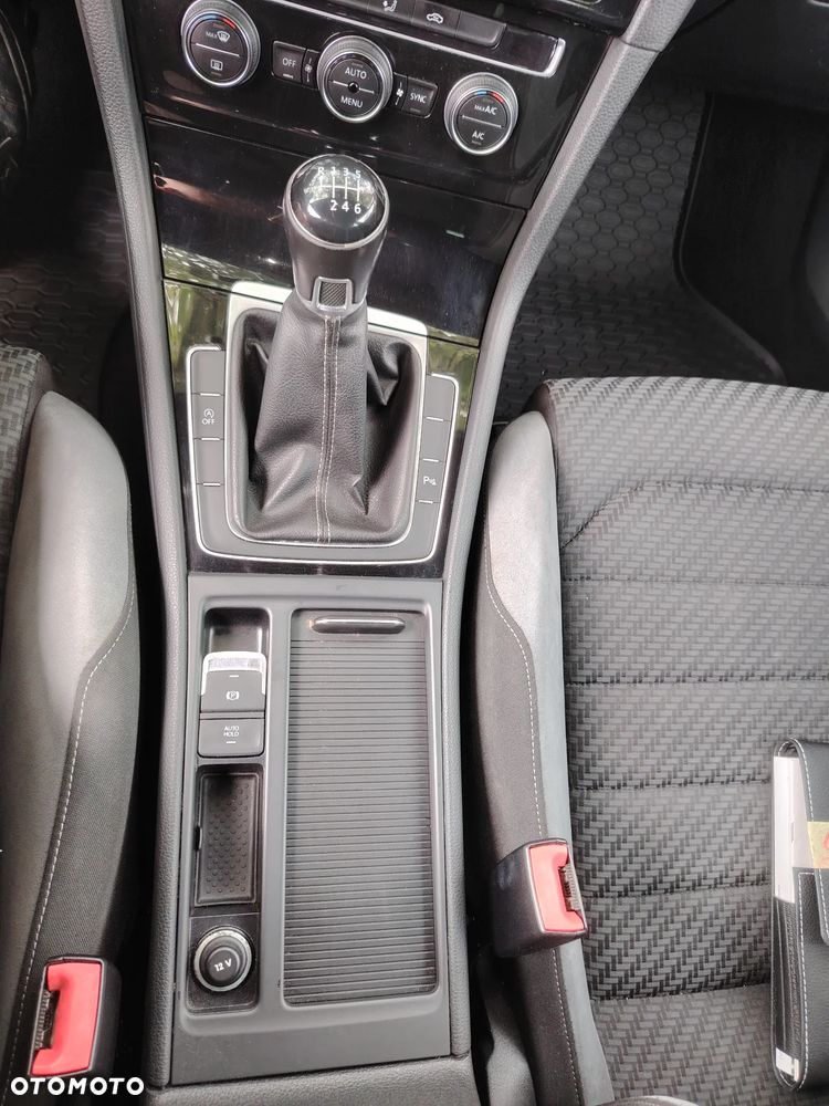 Volkswagen Golf - 20
