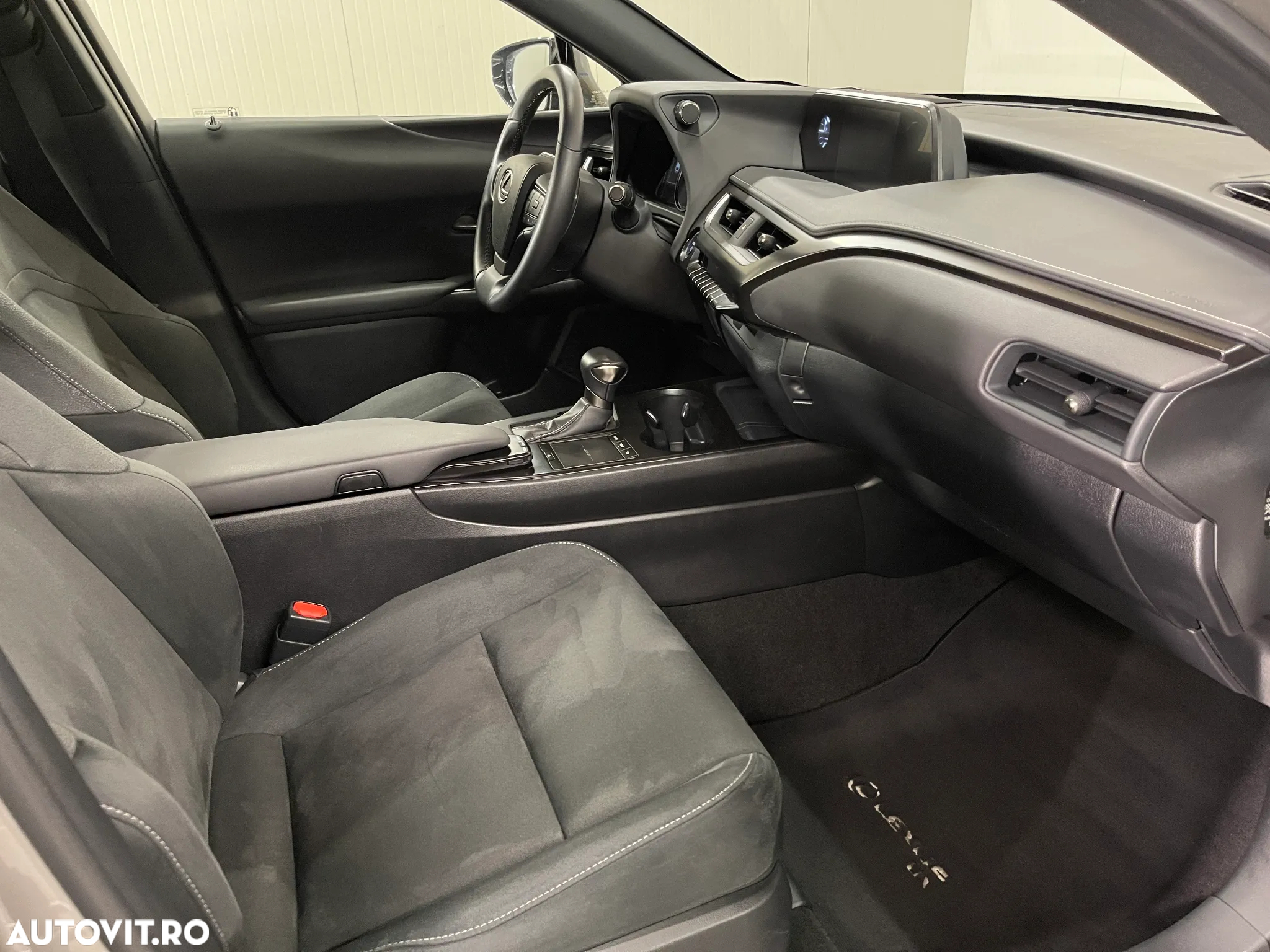 Lexus UX 250h 2.0L HEV 20H- (178 HP) 4X2 CVT Business - 10