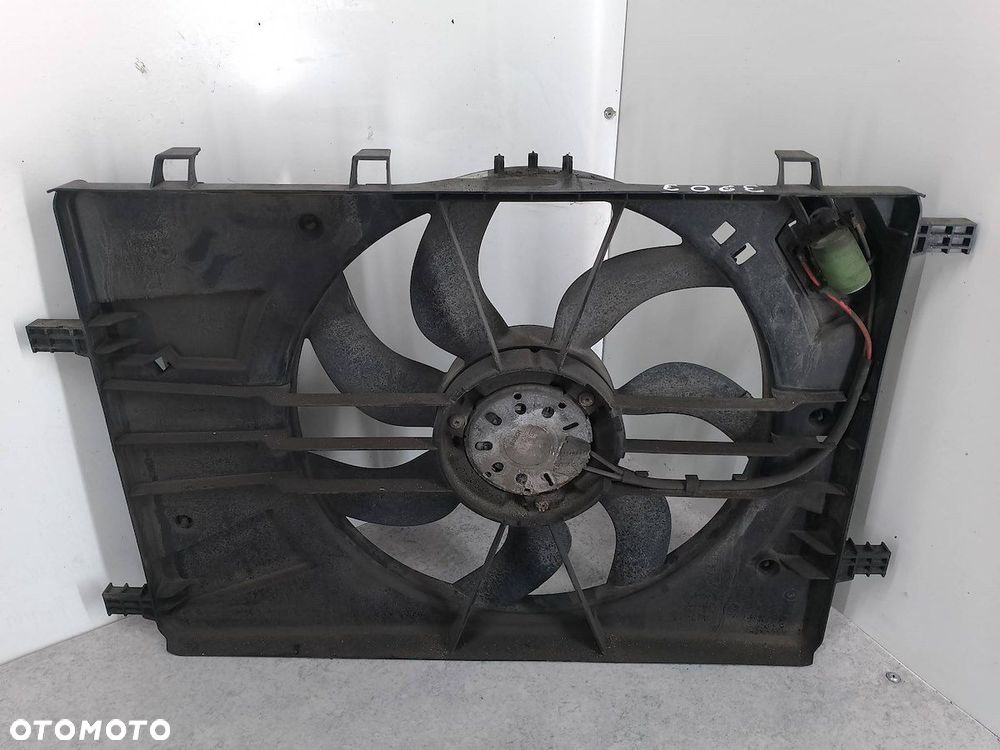 WENTYLATOR CHŁODNICY OPEL ASTRA J 13289626 13267630 0130308403  BOSCH - 3