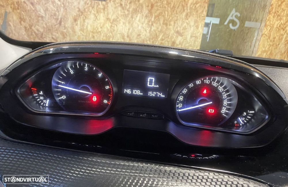 Peugeot 2008 1.5 BlueHDi Style - 25