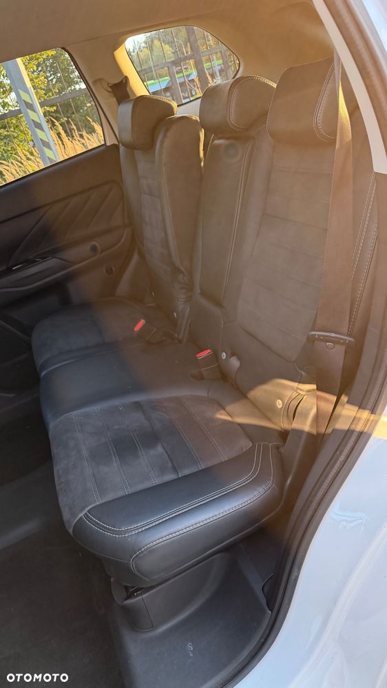 Mitsubishi Outlander - 22