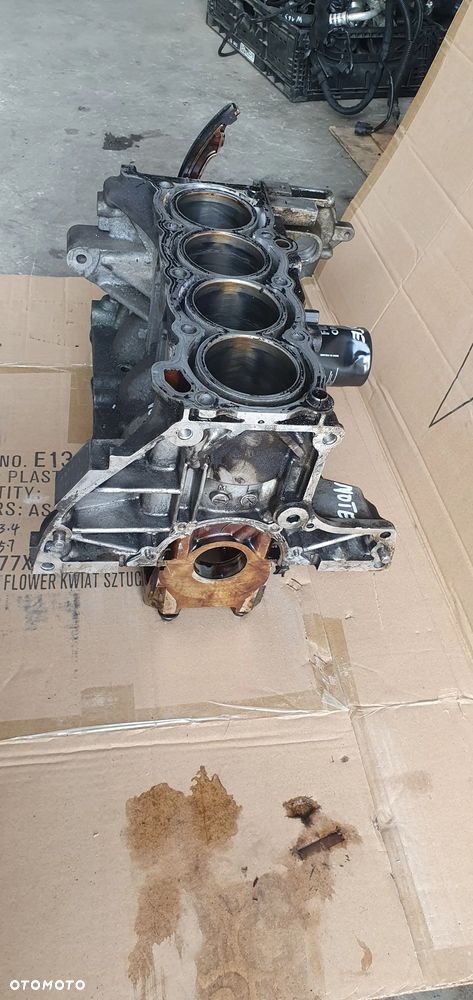 Silnik blok silnika dół słupek Nissan Note E11 1.4 16V CR14 - 3