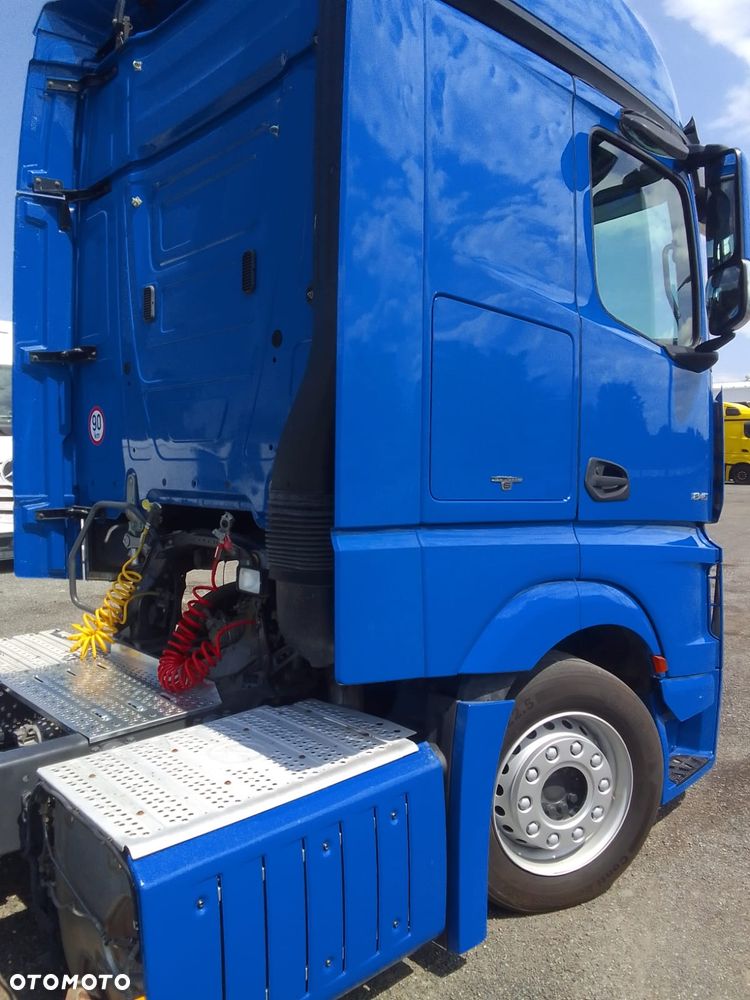 Mercedes-Benz Actros - 2