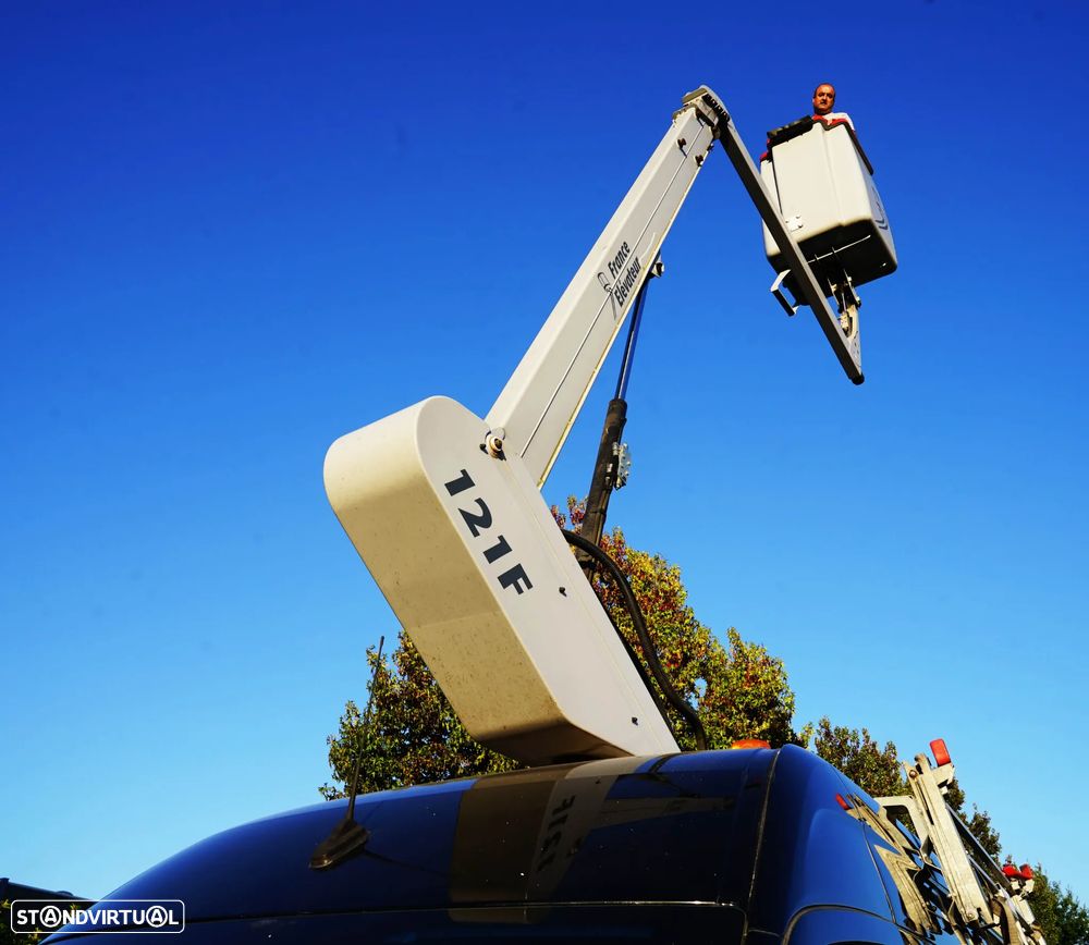 Mercedes-Benz Sprinter c/ cesto elevatório - 8