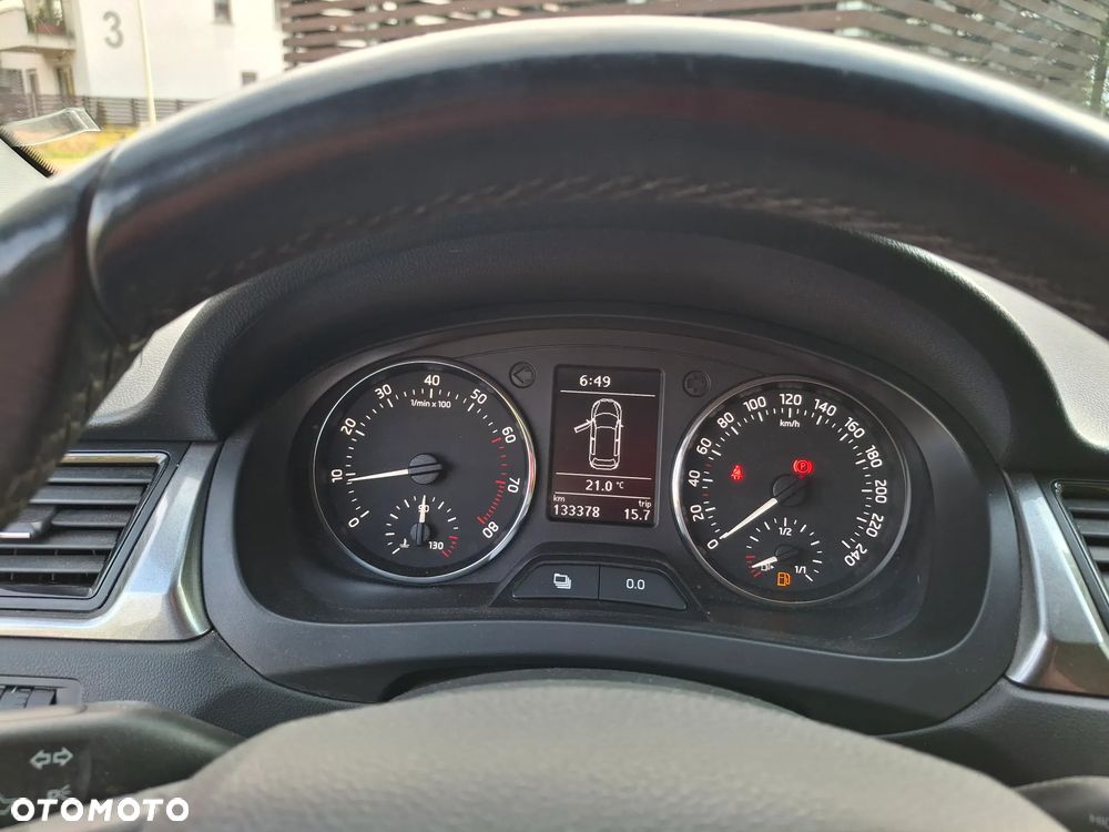 Skoda RAPID 1.2 TSI Ambition - 24
