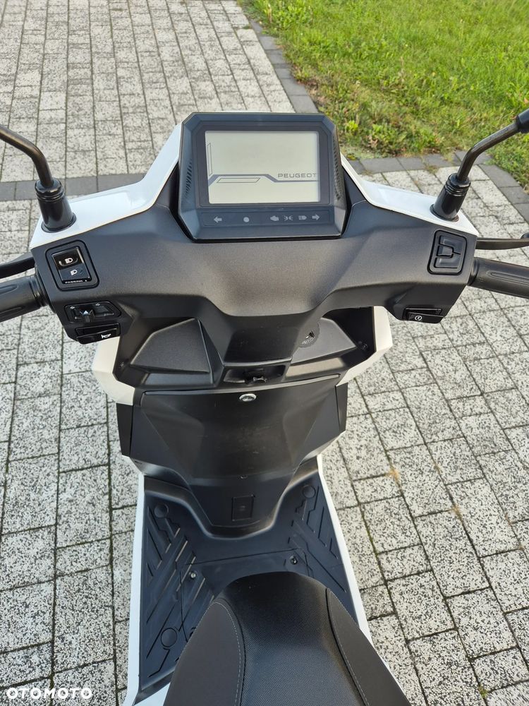 Peugeot Tweet - 3