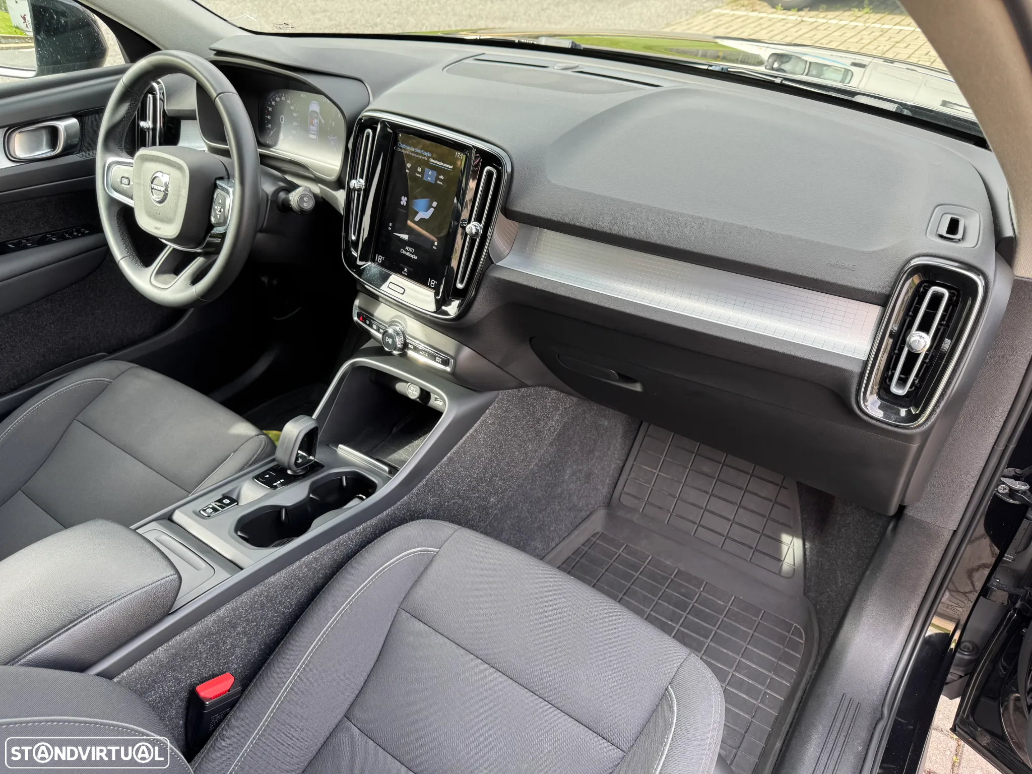 Volvo XC 40 1.5 T3 Momentum Geartronic - 10