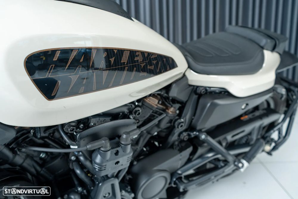 Harley-Davidson Sportster S - 16