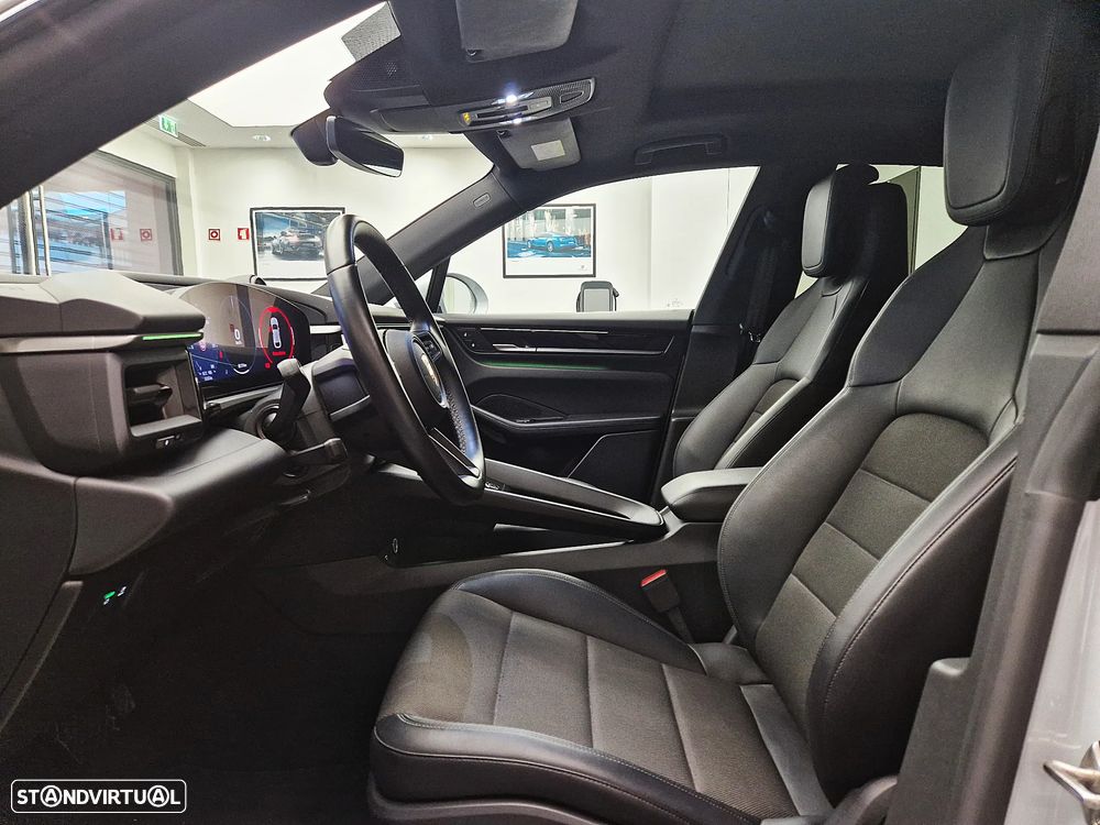 Porsche Macan Electric 4 - 15