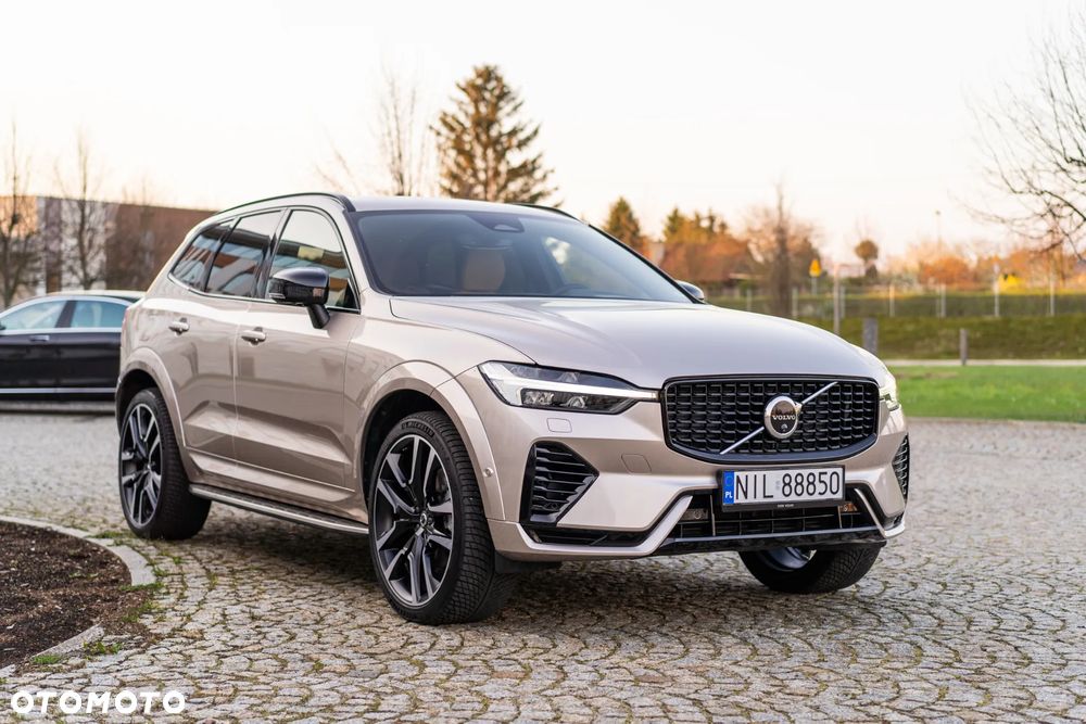 Volvo XC 60 T8 Plug-In Hybrid AWD Ultimate Dark - 4