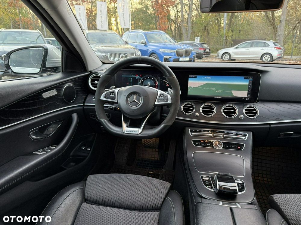 Mercedes-Benz Klasa E 400 4-Matic 9G-TRONIC - 25