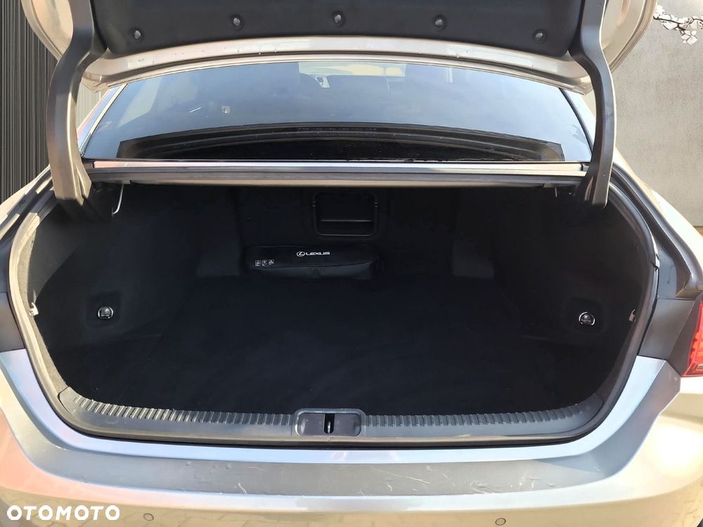 Lexus ES 300h Business Edition - 23