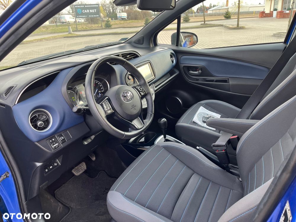 Toyota Yaris Hybrid 100 Selection - 18