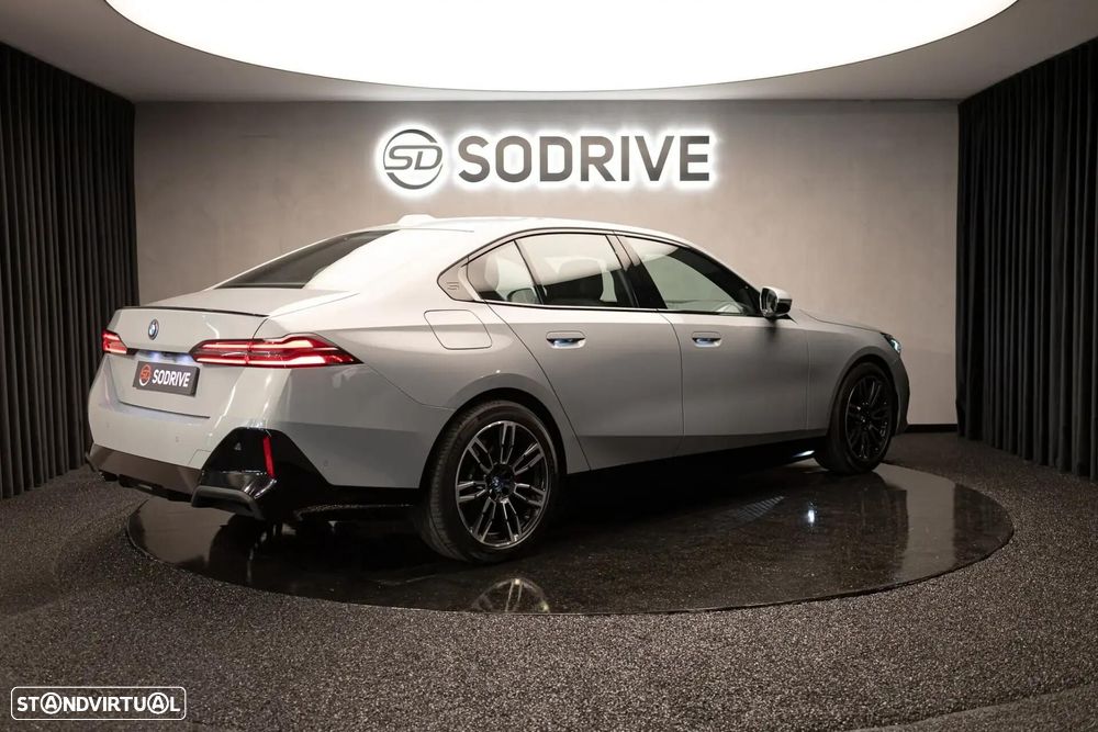 BMW 530 e Pack Desportivo M - 5