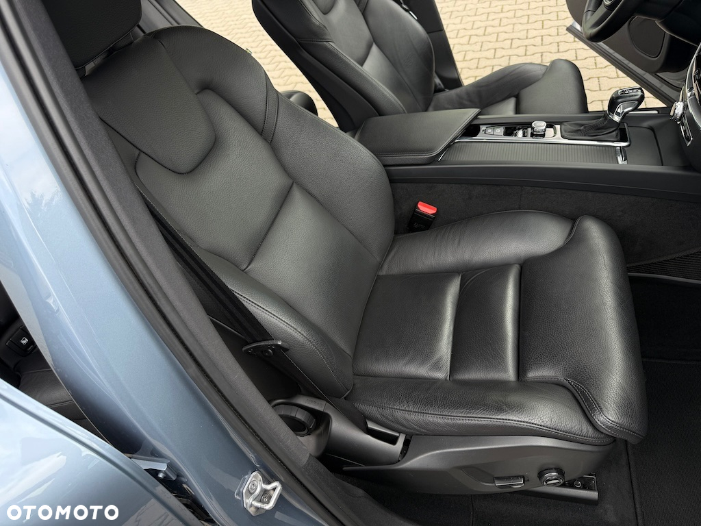 Volvo XC 60 D4 Momentum Pro - 36