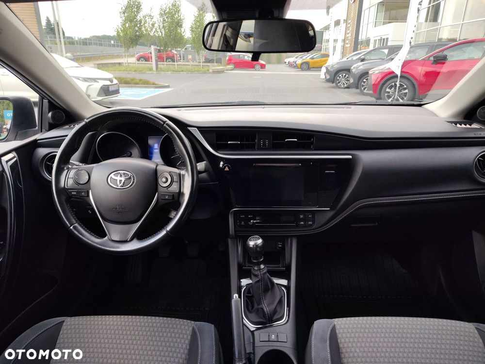 Toyota Auris 1.6 Selection - 12